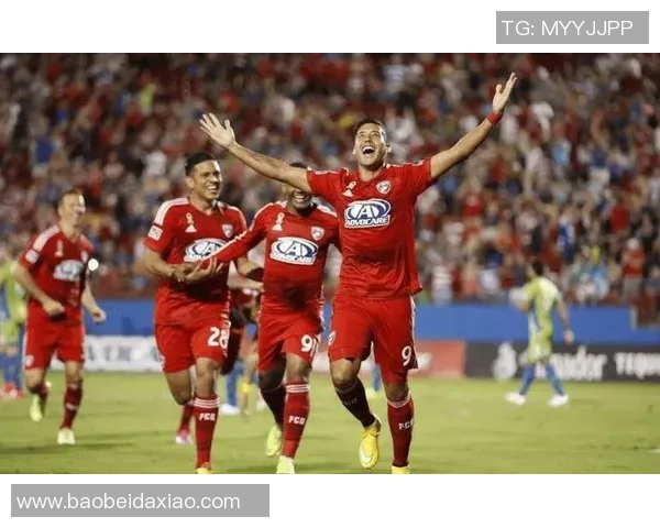 休斯顿迪纳摩与达拉斯FC激战正酣比分悬念不断引人关注