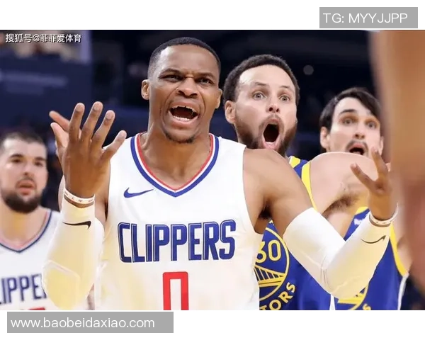 快船与19勇士激战正酣球迷期待精彩对决与绝妙表现 快船与19勇士激战正酣球迷期待精彩对决与绝妙表现